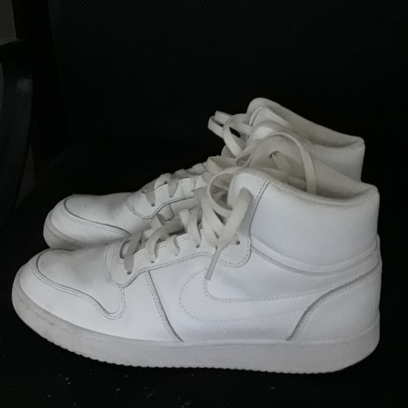 Nike sneakers - Picture 2 of 4